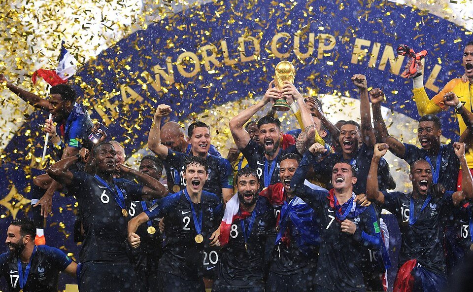 Les joueurs de l’équipe de France célèbrent leur victoire à la Coupe du monde 2018